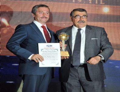 Başkan Tahmazoğlu’na Yılın Belediye Başkanı Ödülü