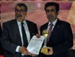SİYASET DERGİSİ - Güzeloğlu'na 'yılın Valisi' Ödülü