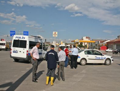 Otomobil Öğrenci Servisine Çarptı: 7 Yaralı