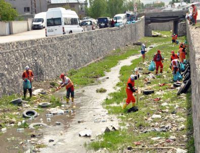 Akköprü Deresi Temizleniyor