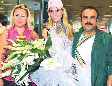 Eşinin Onayıyla Aferdita’yı Seçti