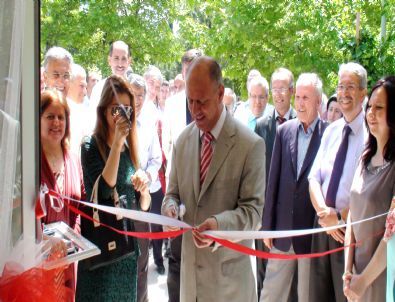 Gediz Halk Eğitimi Merkezi Nakış, İğne Oyası ve El Sanatları Sergisi Düzenledi