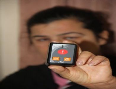 'kadına Şiddeti Önlemek İçin Panik Bileziği Dağıtılsın'
