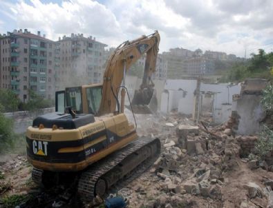 Kentsel Dönüşüm İçin 23 Gecekondu Yıkıldı