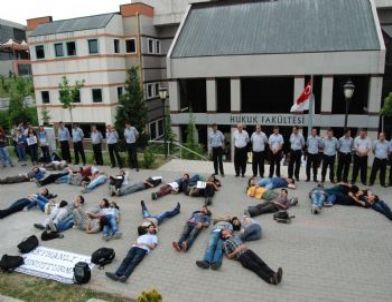 Kocaeli Üniversitesi Öğrencileri Bedenleriyle, 'Savaşa Hayır' Yazdılar