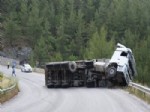 SİGARA İZMARİTİ - Marmaris'te Hurda Yüklü Tır Devrildi