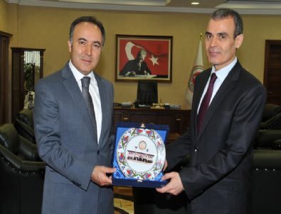 Vali Altıparmak Veda Ziyaretlerine Devam Ediyor