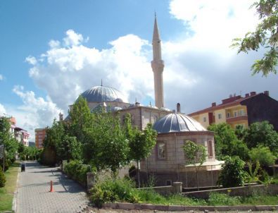Yıkılan Zihni Paşa Camii Minaresi Yeniden Yapıldı