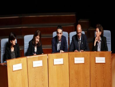 Atatürk Üniversitesi'nde 'Okullarda Kılık Kıyafet Serbestliği' Konulu Panel