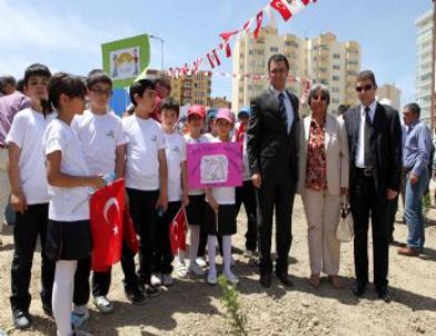 Batıkent’e 500 Adet Ağaç Dikildi