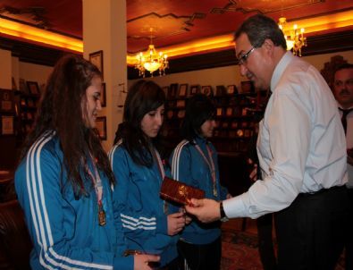 Bayan Boksör Mercan, Milli Takım Kampına Katılacak