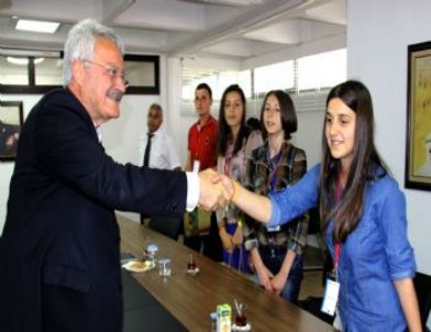 Kosovalı Öğrenciler Tanık’ı Ziyaret Etti