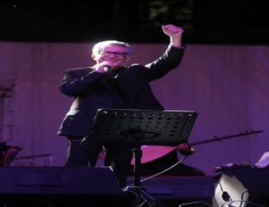 Zülfü Livaneli'den Unutulmaz Konser