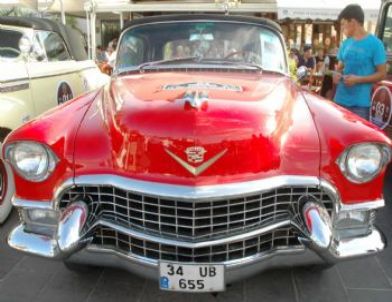 Klasik Otomobiller Yarışı Start Aldı