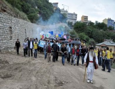 Sağanak Yağmur Altında “Dersim’e Sadakat Yürüyüşü”