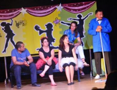 Tiyatro Yapan Türkü Söyleyen Okul