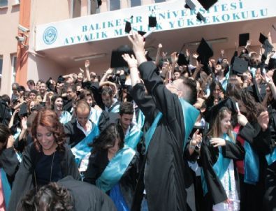 Ayvalık Myo’da Mezuniyet Heyecanı