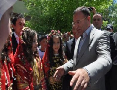 Başbakan Yardımcısı Bozdağ, Akşemsettin Hazretlerini Anma Törenlerine Katıldı