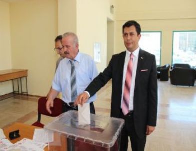 Demokrat Parti’de Coşkulu Kongre