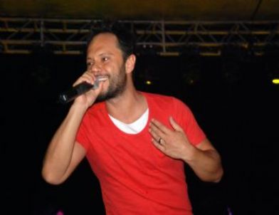 Pop Sanatçısı Özgün Ereğli’de Konser Verdi