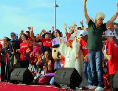 Zihinsel Engelli Öğrencilerden Gösteri