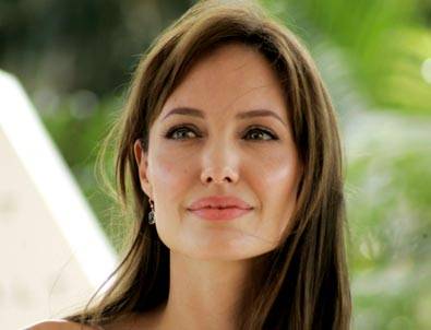 Angelina Jolie'nin teyzesi de meme kanserine yenildi