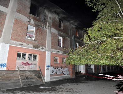 Eskişehir'de Tarihi Sinema Binası Alev Alev Yandı