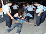 YAKIT DEPOSU - Polisin 'Dur' İhtarına Uymayan Araç Kaza Yaptı: 2 Yaralı