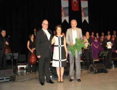 Bahçeşehir Musiki Derneği’nden “25 Yılın Şarkısı”