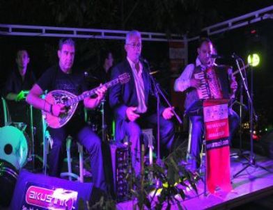 Edirneli Müzisyen Evrim Kaşıkçı İle Yunan Müzisyen Gregoris Apostolidis Karaağaç’ta Bir Dostluk Konseri Verdi