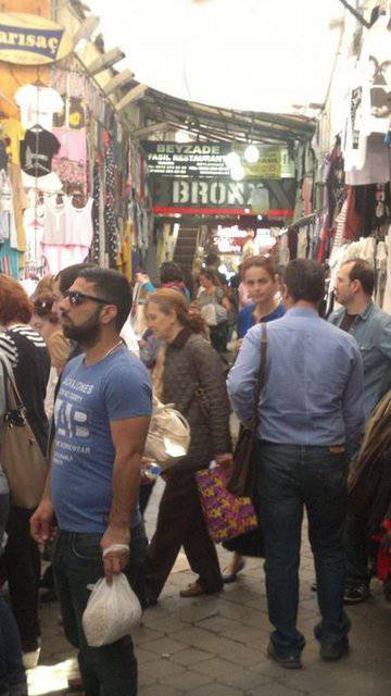 Tuğçe Kazaz Pazarda