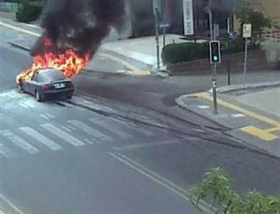Başkent'te Bir Otomobil Alev Alev Yandı