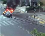 YANGIN TÜPÜ - Başkent'te Bir Otomobil Alev Alev Yandı