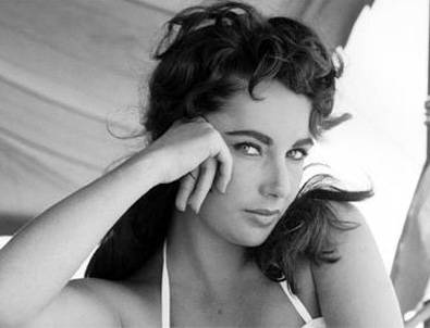 Elizabeth Taylor'ın İlk Gelinliği Satılıyor