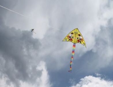 Akdağmadeni’nde Öğrenciler Uçurtma Şenliği Düzenlendi