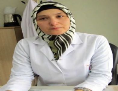 Dermatoloji Uzmanı Müge Çoban’dan Dar Ayakkabı Uyarısı