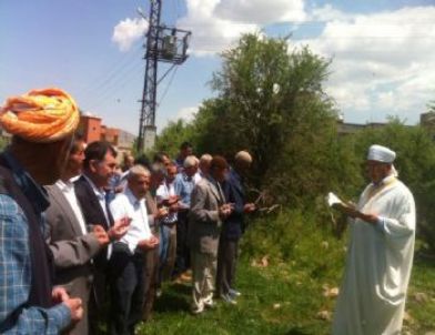 Gercüş'te Köylüler Yağmur Duasına Çıktı