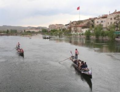 Kızılırmak’ta Gondol Üzerinde Evlendiler