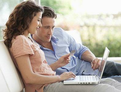 Kadınlar kitap alıyor, erkekler spor malzemesi