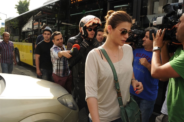 Kıvanç Tatlıtuğ Ablasıyla Yemekte