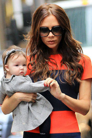 Harper’ın Yanında Ruj Yasak!