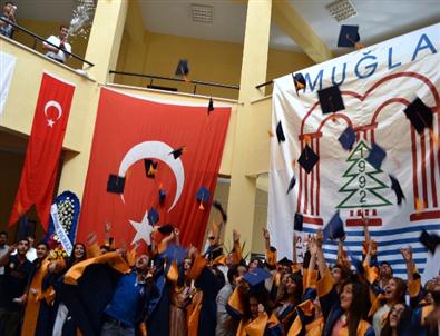 Datça Meslek Yüksek Okulu’nda Mezuniyet Coşkusu