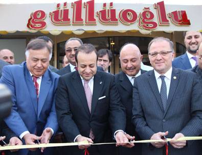 Güllüoğlu en büyük şubesini Başkent'te açtı