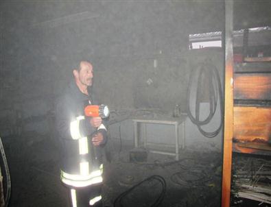 Hisarcık’ta Fabrikanın Malzeme Deposunda Çıkan Yangın Korkuttu