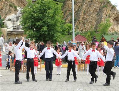 Miniklerin Gösterisi Şova Dönüştü