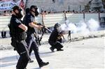 Taksim'de Polisle Göstericilerin Çatışmaları Alevlendi