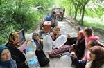 EZİLME TEHLİKESİ - Traktörün Direksiyonuna Geçen Kadınlardan Su Eylemi...