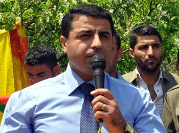 Demirtaş: Askeri konvoyları durdurun yoksa...