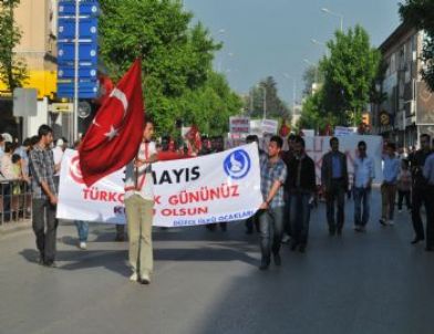Düzce’de 3 Mayıs Dünya Türkçülük Günü Yürüyüşü