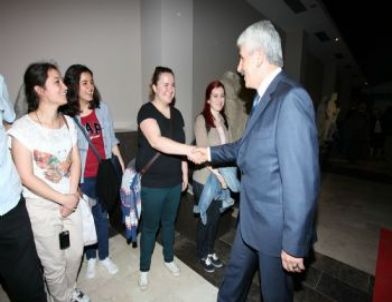 Genç Sanatçılar Karma Sergisi